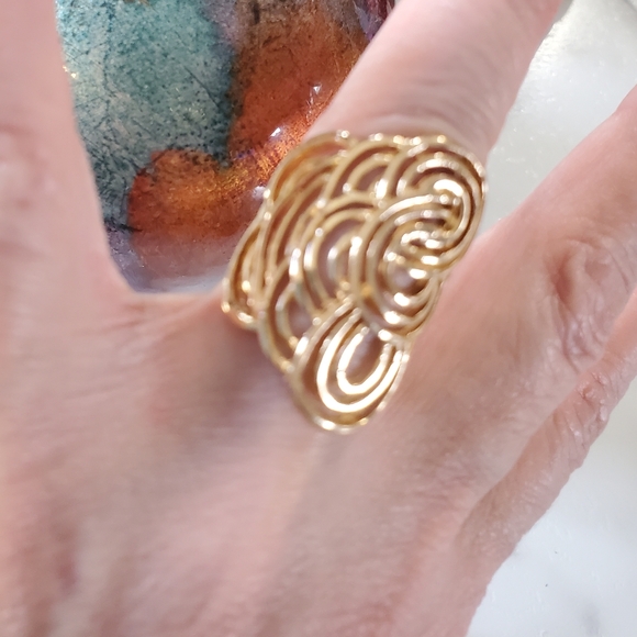 Gold Tone Stretch Ring 💥3 for $24💥 - Picture 9 of 16